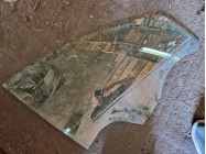 Скло переднє праве